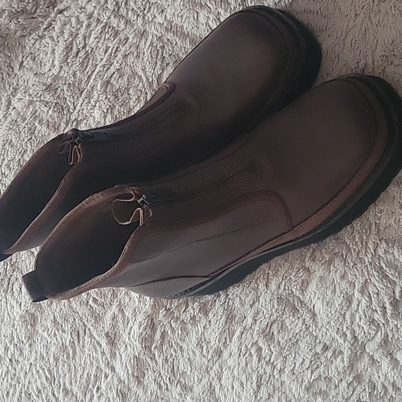 Like New UGG® Cityfunc Zip size 7 - Picture 2 of 9